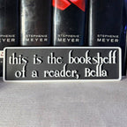 3d Printed Shelf Sign - "This is the bookshelf of a reader"